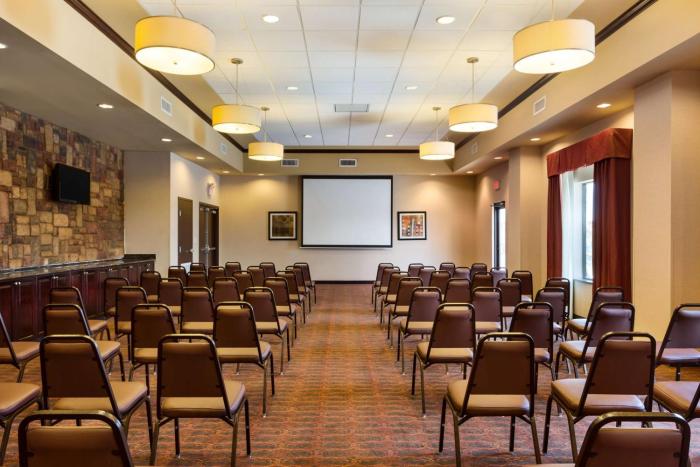 hampton inn and suites mission