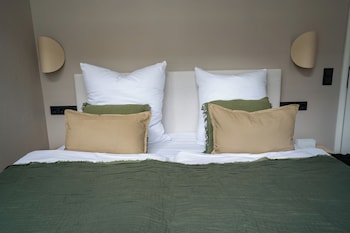 the charming by curt suites