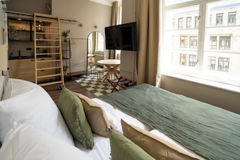 the charming by curt suites