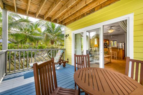 pineapple fields boutique condo hotel