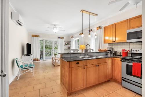 pineapple fields boutique condo hotel