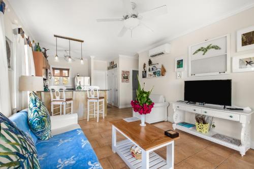 pineapple fields boutique condo hotel