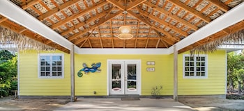 pineapple fields boutique condo hotel