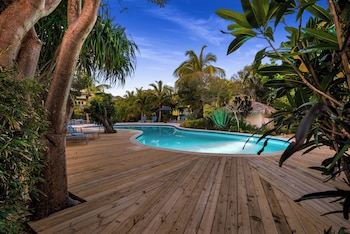 pineapple fields boutique condo hotel