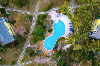 pineapple fields boutique condo hotel