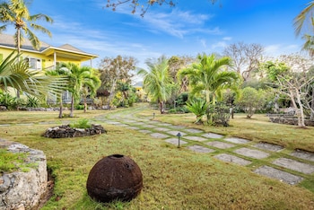 pineapple fields boutique condo hotel