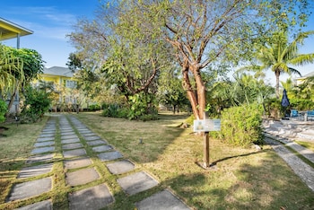 pineapple fields boutique condo hotel