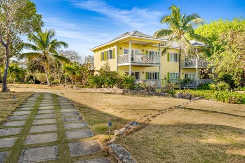 Pineapple Fields Boutique Condo Hotel,Governor's Harbour>>Central Eleuthera,3 star