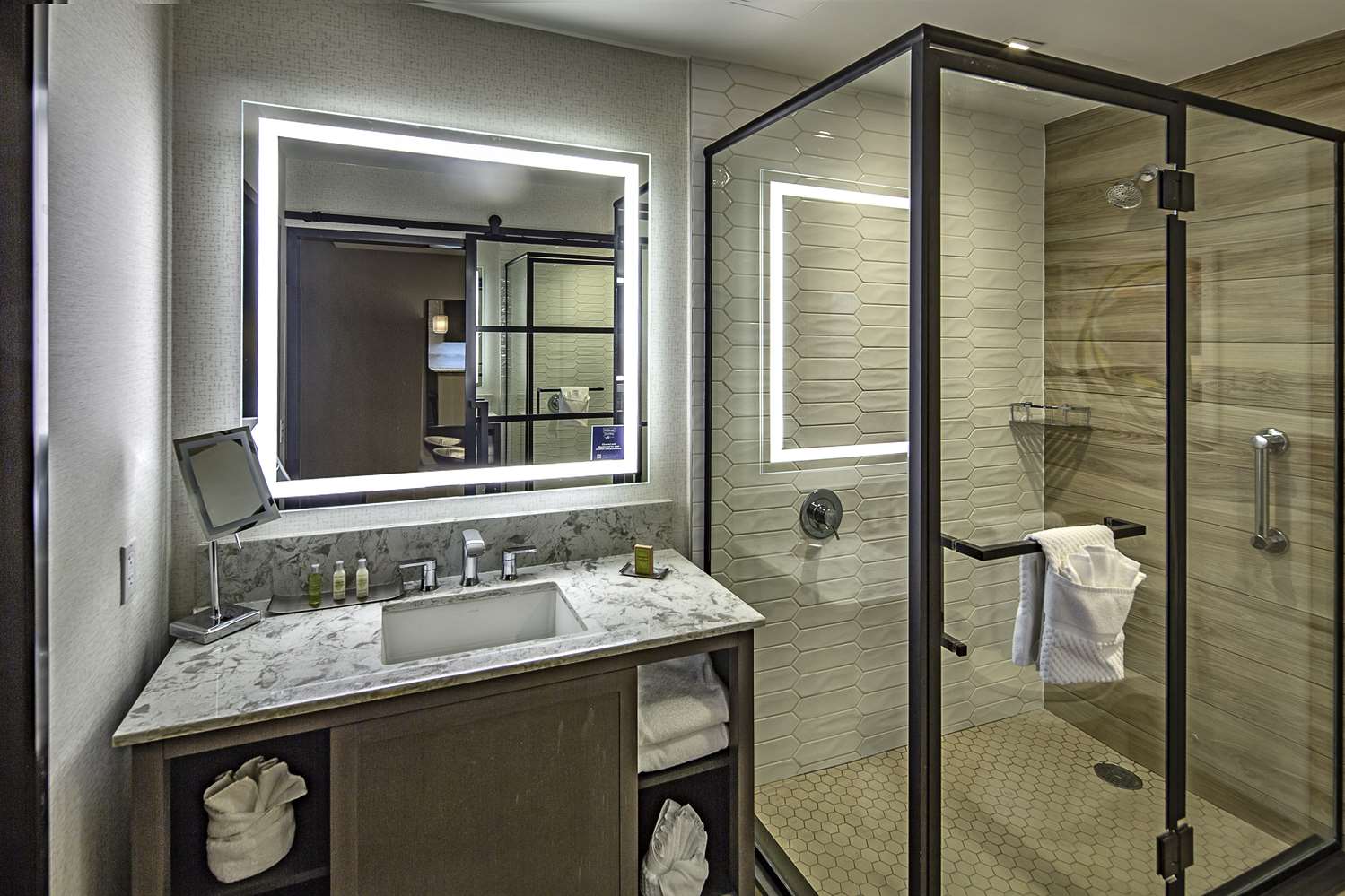 doubletree by hilton hotel modesto
