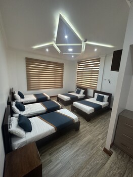 hosteria mana