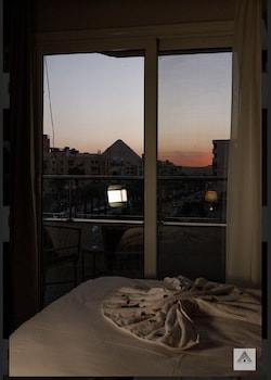 khattab pyramids hotel