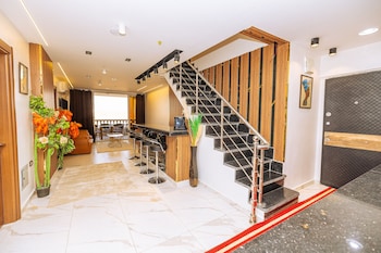 white pyramids inn