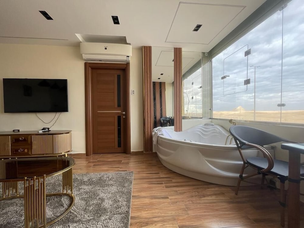 white pyramids inn