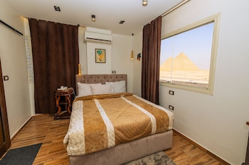 white pyramids inn