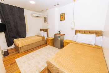 white pyramids inn