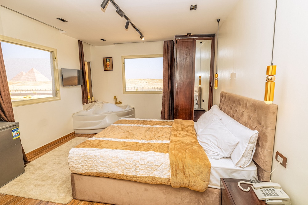 white pyramids inn