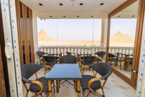 white pyramids inn