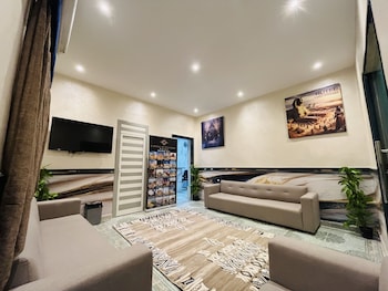 capital of pyramids hotel