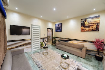 capital of pyramids hotel