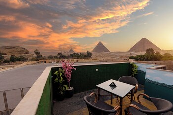 capital of pyramids hotel