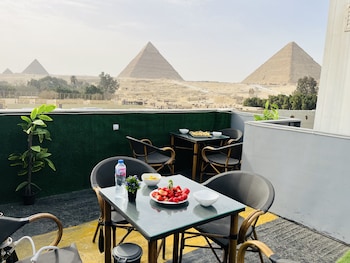 capital of pyramids hotel