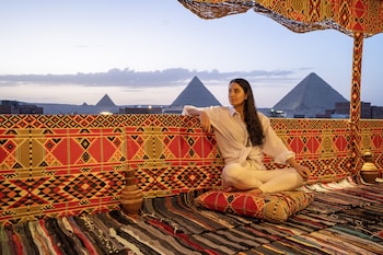 king of pharaohs pyramids view