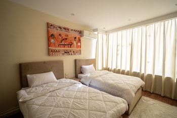 king of pharaohs pyramids view