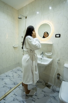 king of pharaohs pyramids view