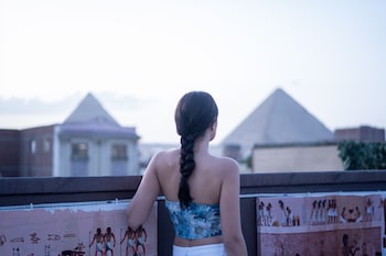 king of pharaohs pyramids view