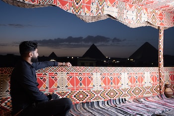 king of pharaohs pyramids view