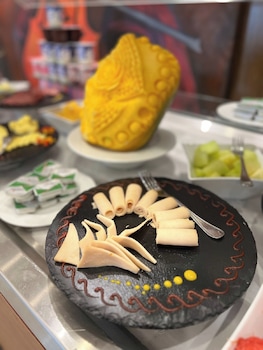 mar charbel hotel cairo