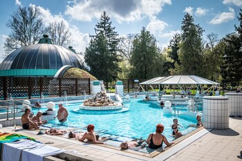 hunguest hotel flora