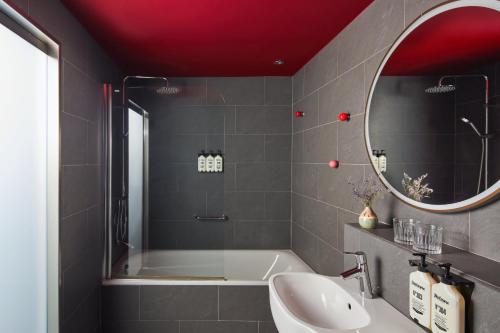 hotel indigo barcelona plaza espana by ihg