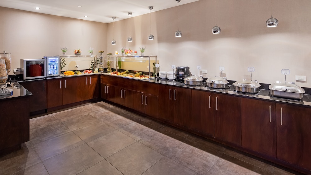 radisson hotel montreal airport