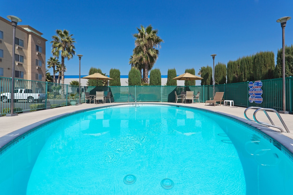 holiday inn express bakersfield by ihg