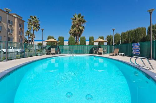 holiday inn express bakersfield by ihg