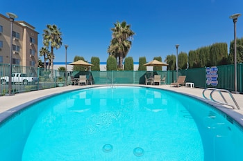 Holiday Inn Express Bakersfield By Ihg,Death Valley>>Bakersfield,3 star