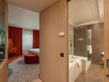 nest paris la defense mgallery