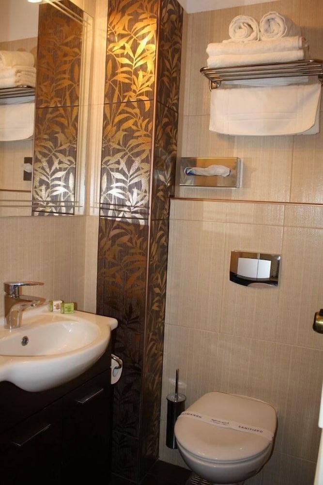 hydrele beach hotel