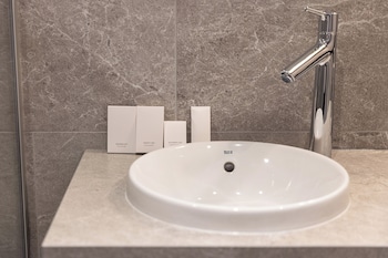 kyriad prestige asnieres sur seine