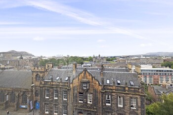 joivy charming 2 bed flat near edinburgh castle