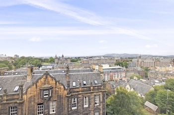 joivy charming 2 bed flat near edinburgh castle