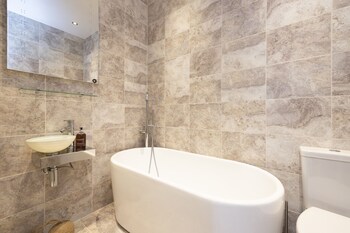 joivy charming 2 bed flat near edinburgh castle