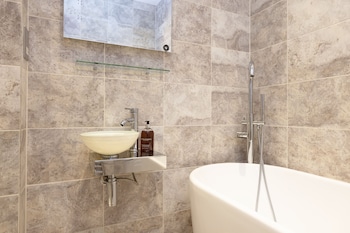 joivy charming 2 bed flat near edinburgh castle