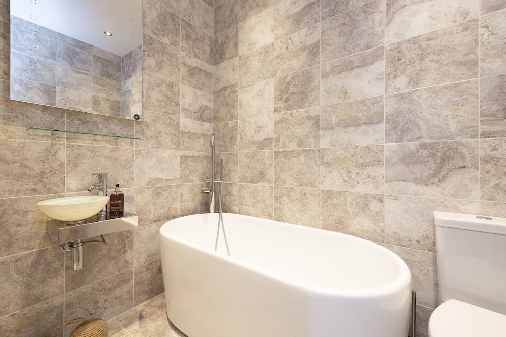 joivy charming 2 bed flat near edinburgh castle