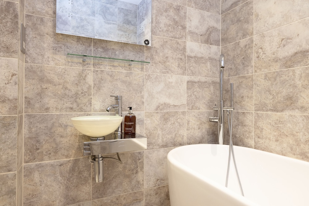joivy charming 2 bed flat near edinburgh castle