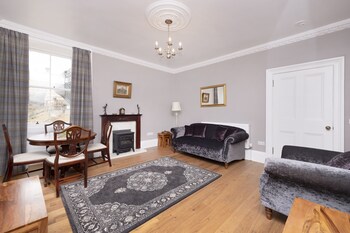 joivy charming 2 bed flat near edinburgh castle
