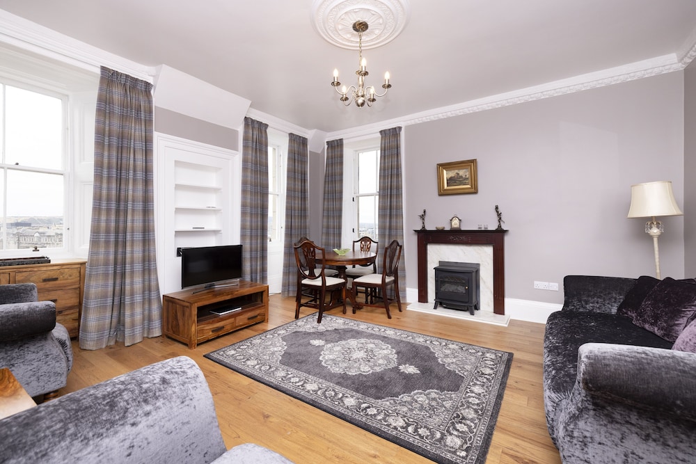 joivy charming 2 bed flat near edinburgh castle