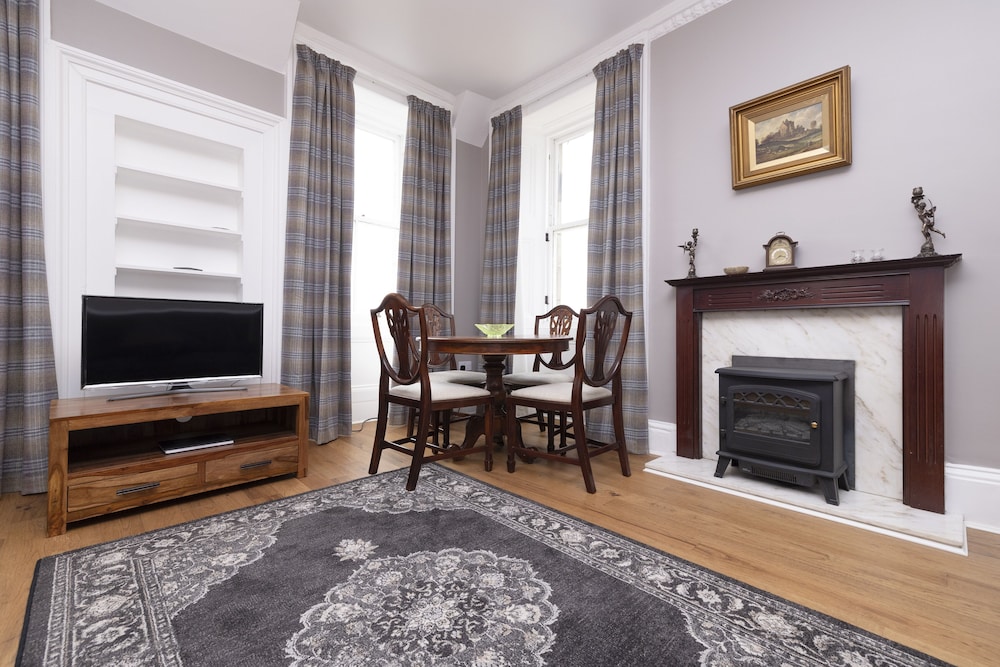 joivy charming 2 bed flat near edinburgh castle