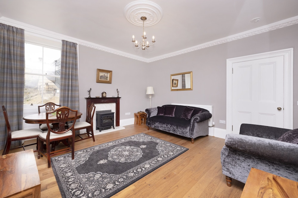 joivy charming 2 bed flat near edinburgh castle